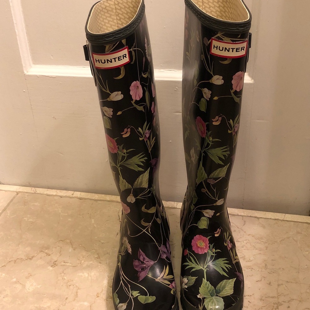 Hunter Women's Black Floral Rain Boots